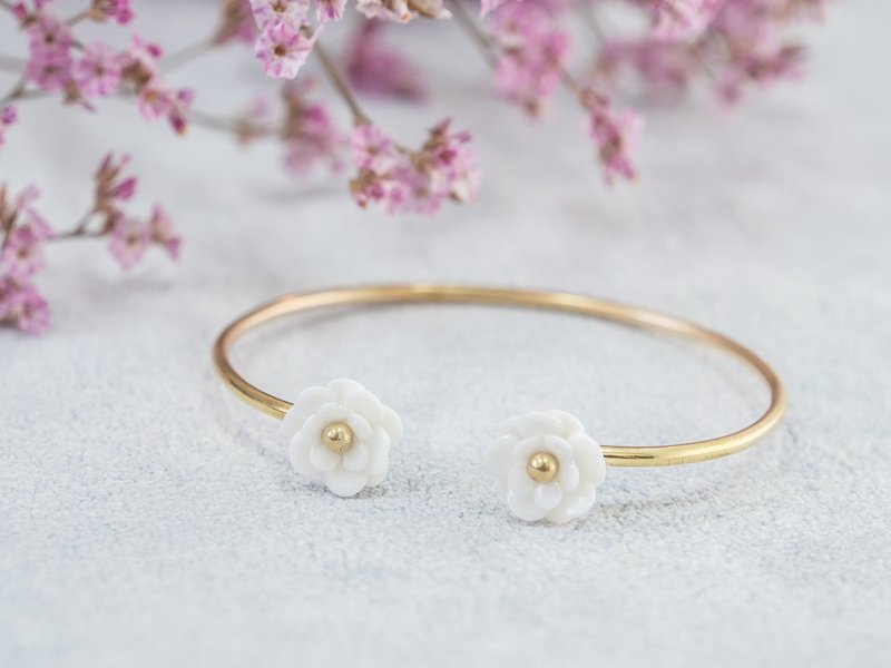 Plum ~ white porcelain flower bracelet ~ size Mini - 手链/手环 - 其他金属 白色