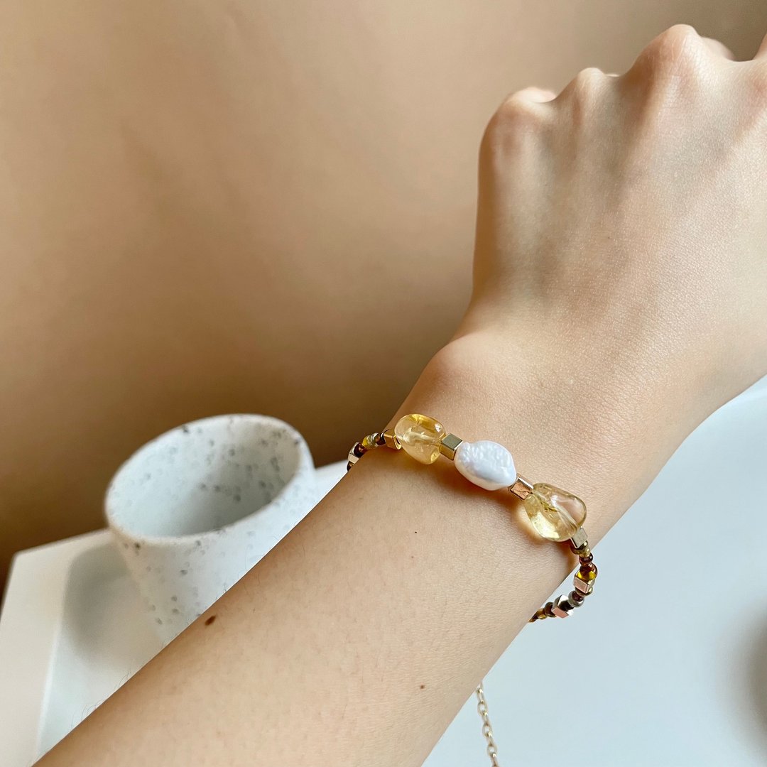 Brown crown bracelets - 手鐲 - 手链/手环 - 石头 咖啡色