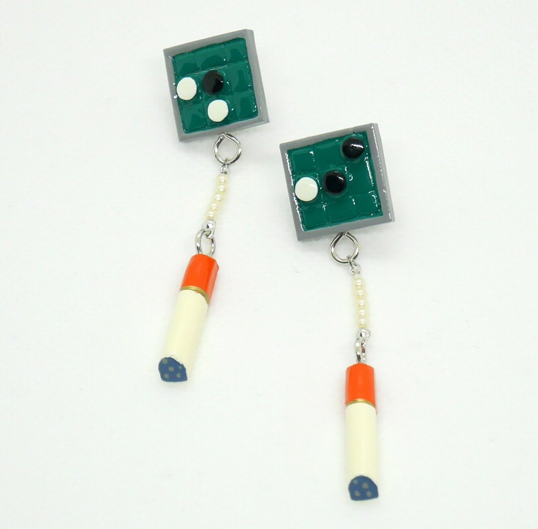 Playing Board Games Earrings - 耳环/耳夹 - 树脂 绿色