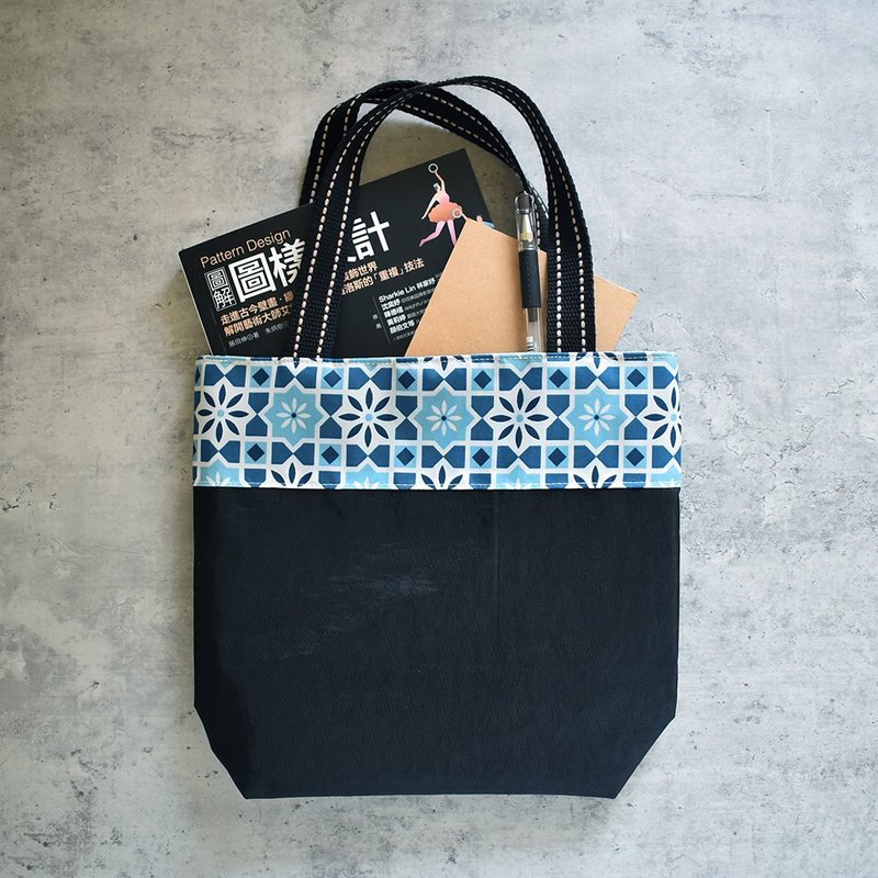 防水外出手提袋_花砖蓝+黑底 - 手提包/手提袋 - 尼龙 蓝色