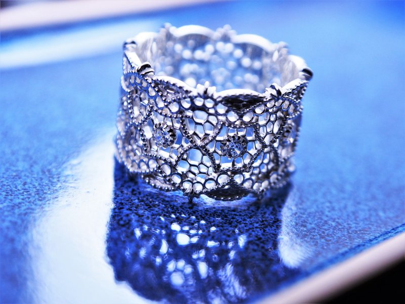 定制化礼物 ─ 蕾丝系列 ─ 古典蕾丝戒 (银版本 / 镶石宽版 ) - 戒指 - 纯银 银色