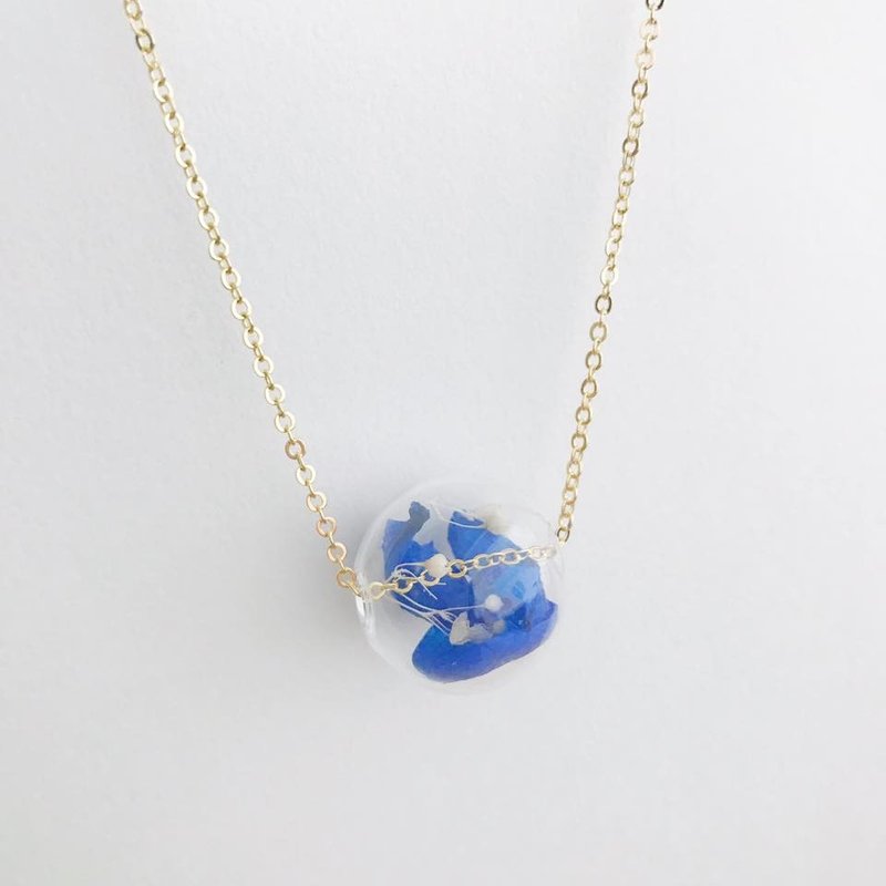 定制化 不凋花 星球 宝蓝 玻璃珠 姐妹礼物 闺密礼物 生日礼物 颈链 项链 项链 颈链 礼物 Preserved Flower Planet Glass Ball blue Necklace - 颈链 - 玻璃 蓝色