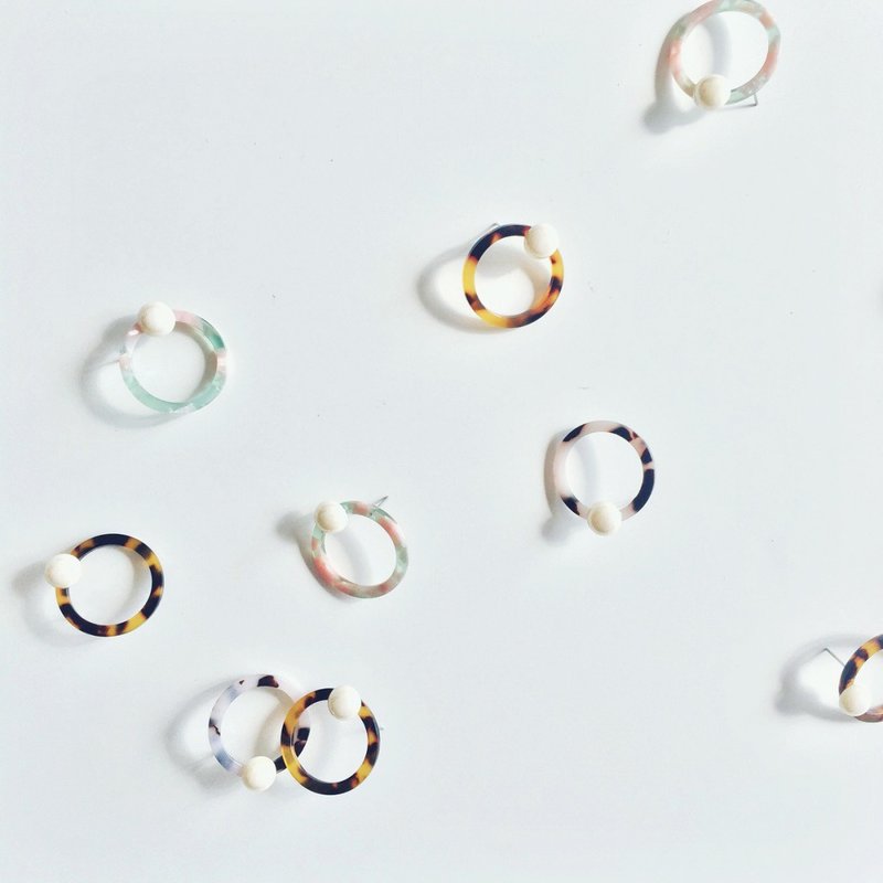 Marygo［半透明玳瑁纹几何圆］耳环 - 耳环/耳夹 - 压克力 