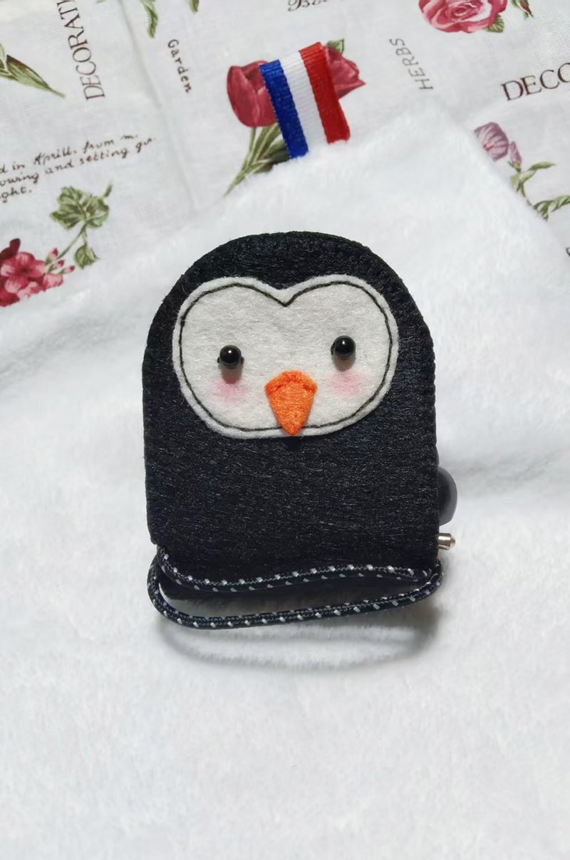 Earphone holder 耳机集线器-企鹅 - 卷线器/电线收纳 - 其他人造纤维 黑色
