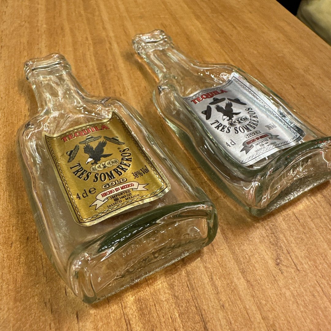 墨西哥苍鹰金樽 银樽 龙舌兰 酒瓶磁铁 迷你冰箱贴 一组两入 - 冰箱贴/磁贴 - 玻璃 