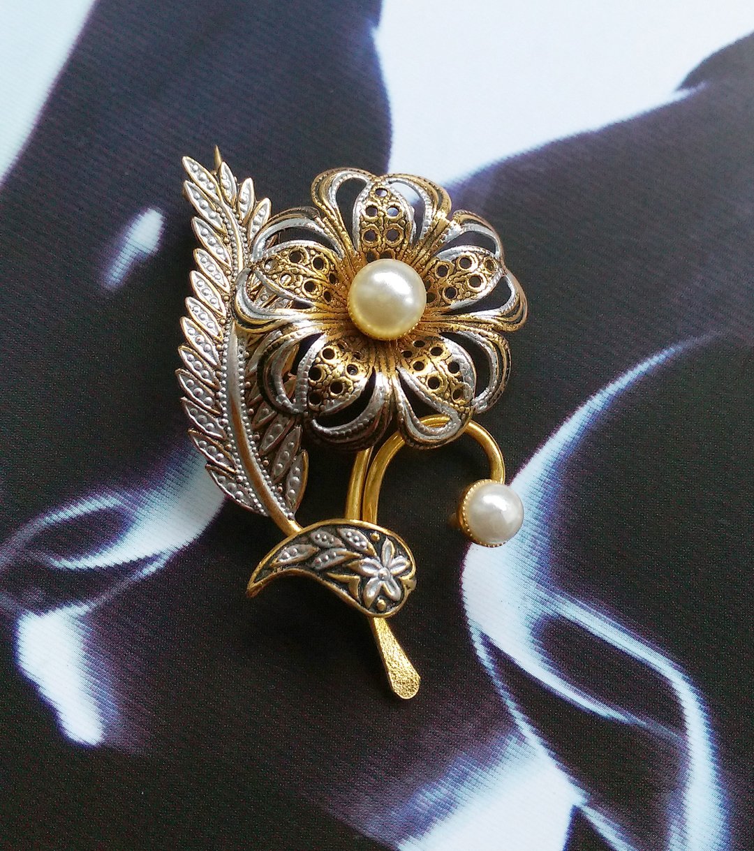 DAMASCENE  西班牙大马士革首饰 立体篓空珍珠花。西洋古董饰品 - 胸针 - 其他材质 金色