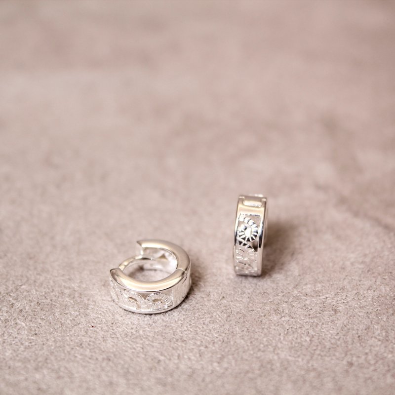 【SWS饰品】经典雕刻纯银圈圈耳环。纯银耳环、易扣耳环耳扣 - 耳环/耳夹 - 纯银 银色