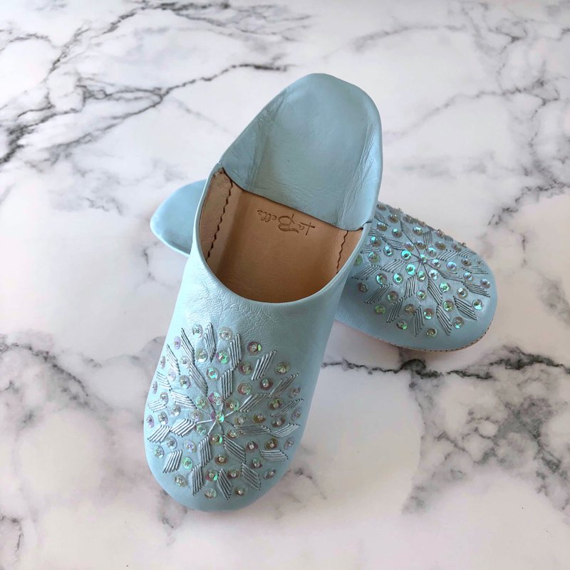 Elegant hand-sewn embroidery Babouche (slippers) Funun AQUA - 室内拖鞋 - 真皮 蓝色