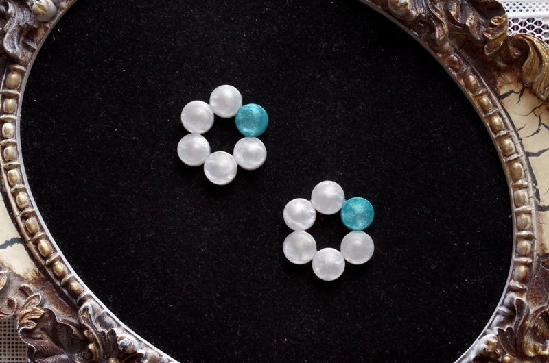 树脂艺术 串连圆形 勿忘我花 耳环 - 耳环/耳夹 - 树脂 蓝色