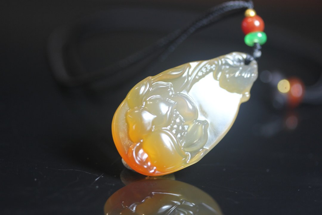 【荷花】天然北红玛瑙 挂件 莲蓬吊饰 项链 莲花毛衣链 原创设计 - 项链 - 玉石 黄色