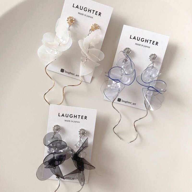 Daisy pvc 耳针 花朵 夸饰 - 耳环/耳夹 - 压克力 白色