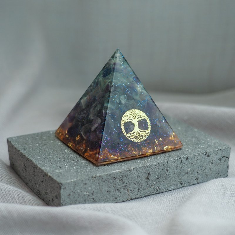 【紫晶、彩萤石】奥根水晶能量金字塔Orgonite 6x6cm - 摆饰 - 水晶 多色