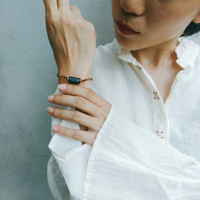 琉璃水晶手环/石橮石/烧制琉璃/不掉色黄铜 - 手链/手环 - 玻璃 蓝色