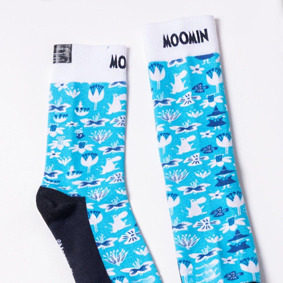 【Pinkoi x Moomin】限量 日系插画风双针筒罗纹袜 浅蓝印花款 - 袜子 - 塑料 多色