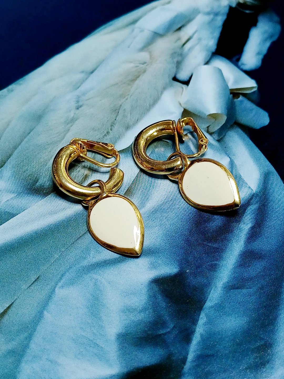 vintage jewelry  心型白珐琅吊坠式夹式耳环 - 耳环/耳夹 - 其他金属 