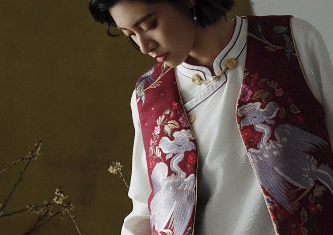 九歌 新中式復古 刺绣叠穿背心 - 女装背心 - 其他材质 多色