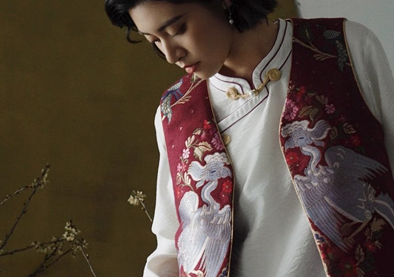 九歌 新中式復古 刺绣叠穿背心 - 女装背心 - 其他材质 多色