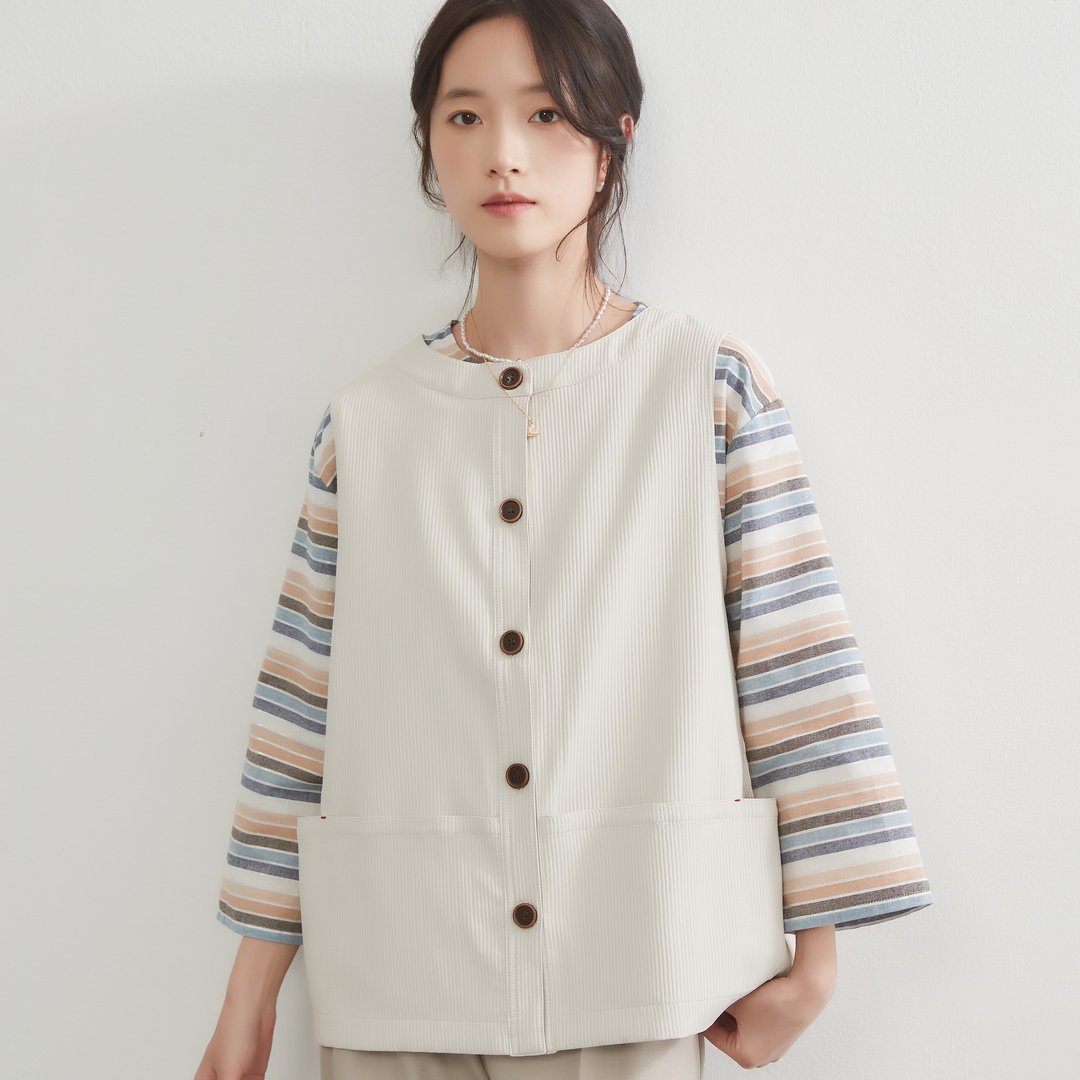 细褶织法宽松背心・多口袋撞色钮扣背心 - 女装背心 - 聚酯纤维 白色