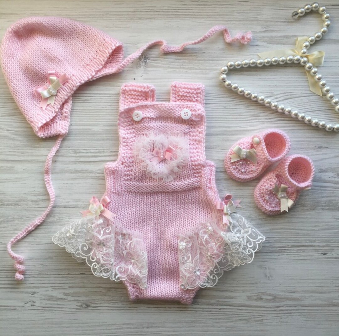 Hand knit pink romper with ivory lace, hat and shoes for baby girl. - 包屁衣/连体衣 - 其他材质 粉红色