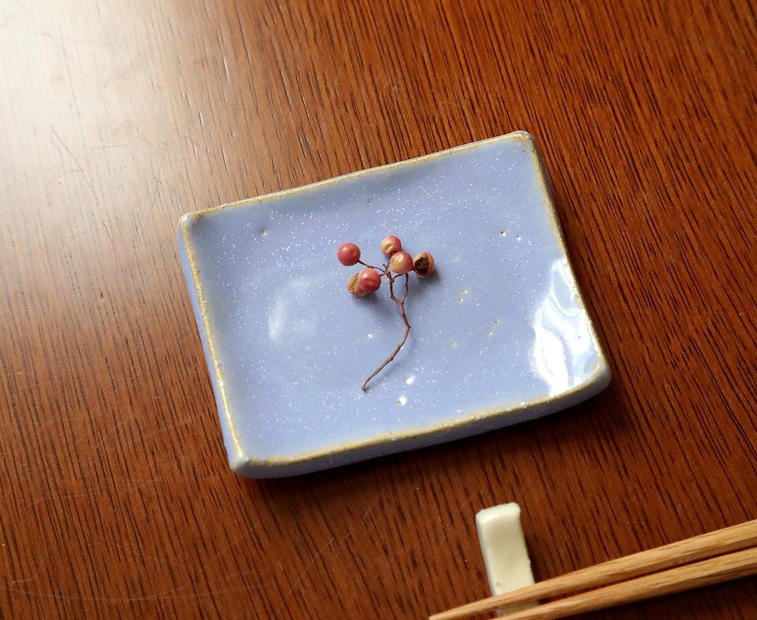 Rectangular mamezara with hydrangea crystal glaze - 浅碟/小碟子 - 陶 蓝色