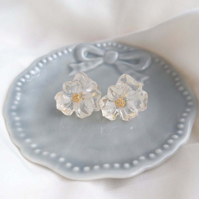 ─Hanahyo─ Natural stone clear flower earrings or Clip-On (Rose quartz, nickel free) - 耳环/耳夹 - 树脂 粉红色