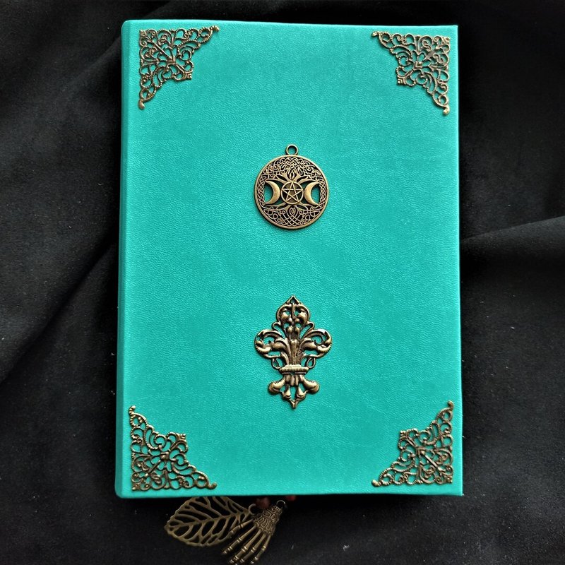 Gothic spell book real Practical magic book Triple goddess grimoire handmade - 笔记本/手帐 - 纸 绿色