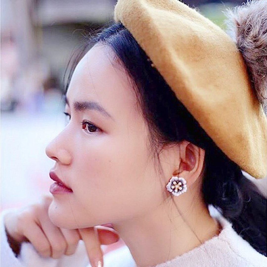 Little Wonder White Flower Earrings - 耳环/耳夹 - 其他金属 白色