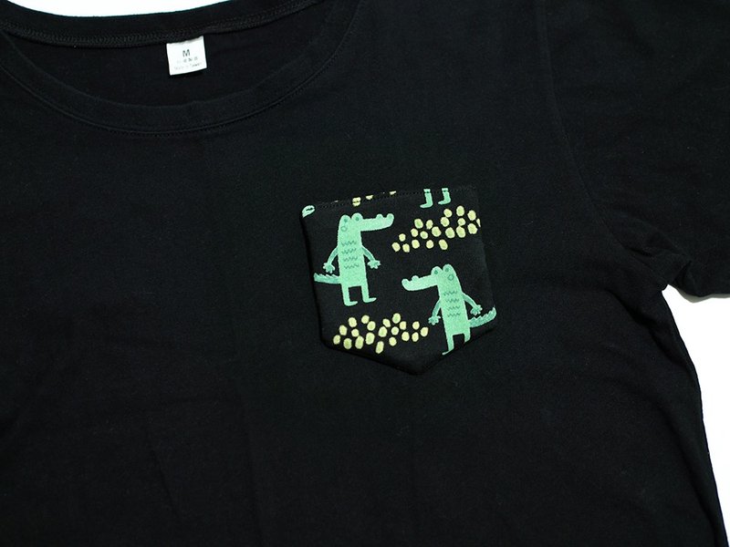 小牛村 男女 中性 纯棉短袖 T-shirt 黑T恤【小绿鳄鱼】黑 T-39 - 中性连帽卫衣/T 恤 - 棉 黑色