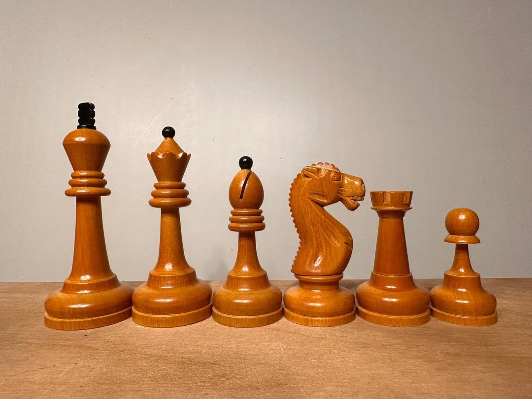 苏联 - 俄罗斯大师级国际象棋套装 1950 年代，复制品 - 桌游/玩具 - 木头 黑色