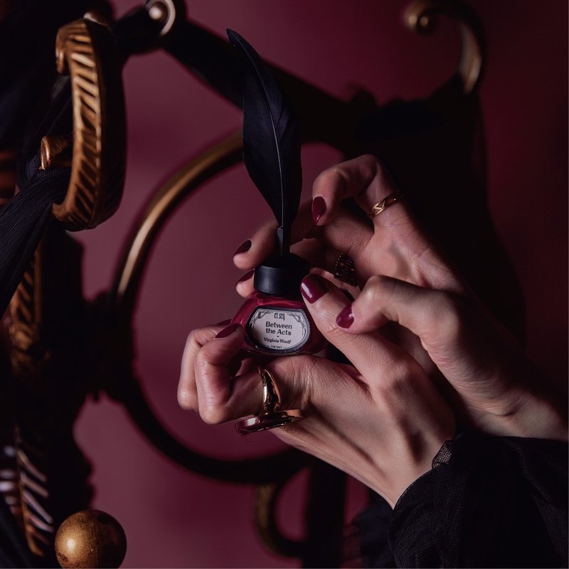 VW1941 intermission - 指甲油/指甲贴 - 其他材质 红色