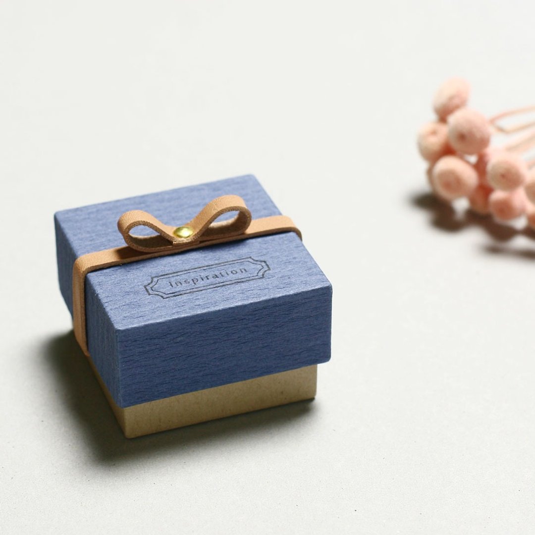 Inspiration // Blue) Giftbox Leather ribbon A small box that conveys your feelings - 包装材料 - 纸 蓝色