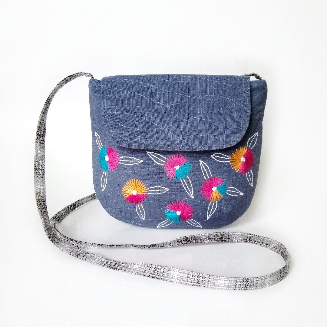Small messenger canvas purse, Embroidered crossbody bag, Quilted mini purse bag - 侧背包/斜挎包 - 棉 多色