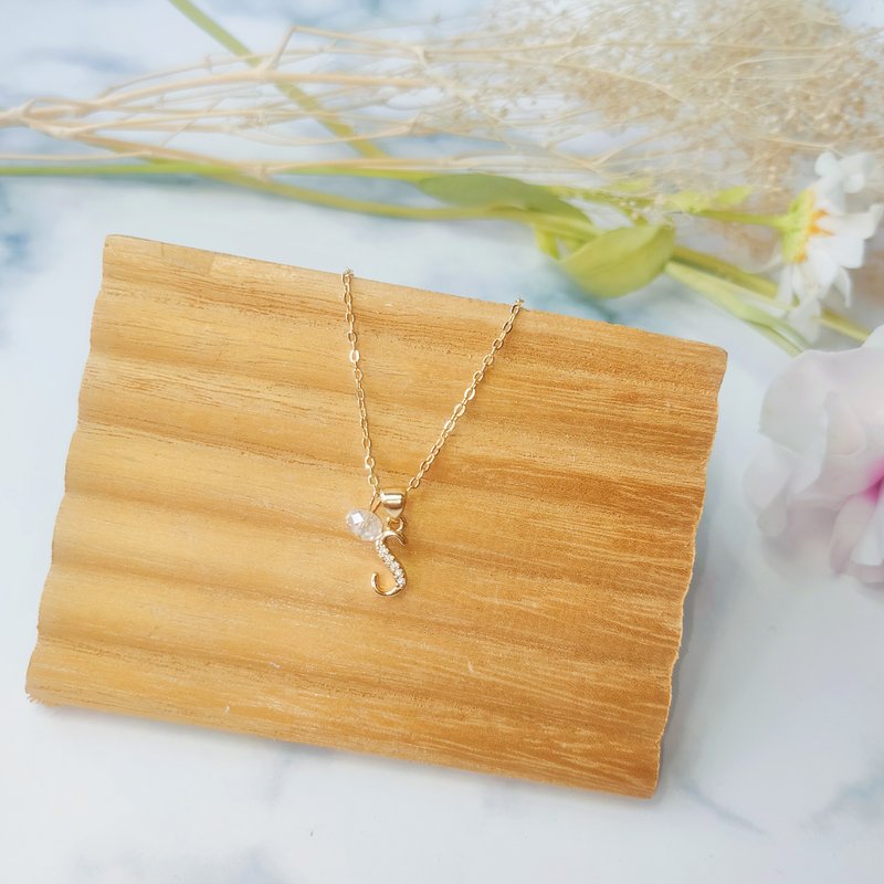 时尚百搭金款秀气英文字母硞石水晶项链 创意项链 生日礼物 - 项链 - 其他金属 金色