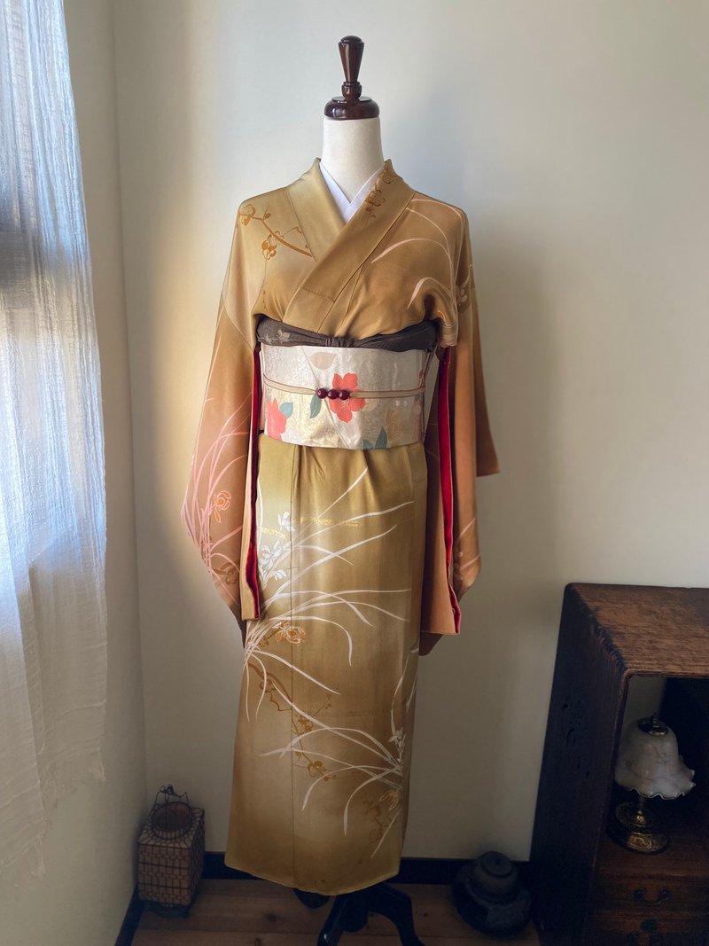 鹅黄荒草古董小纹和服 - 洋装/连衣裙 - 丝．绢 黄色