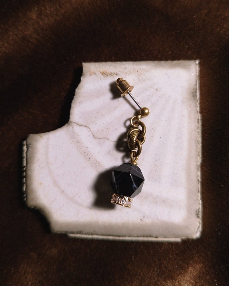 铜结垂坠耳环 - 黑玛瑙 - 耳环/耳夹 - 水晶 黑色