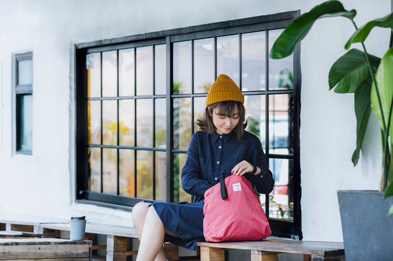 双面双色斜背手提包 JOLIE (胭脂红/宝石红) 灵活搭配轻巧托特包 - 侧背包/斜挎包 - 尼龙 红色