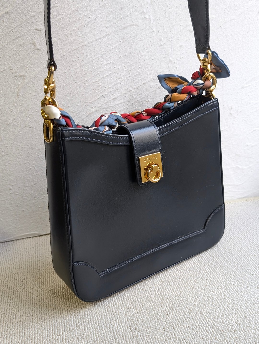 稀有中古美包 Vintage Celine 深蓝色马蹄扣环肩背包 - 侧背包/斜挎包 - 真皮 