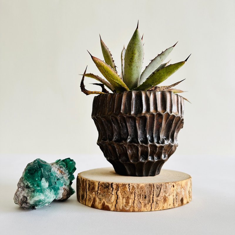 【春泥觉醒】手工陶手捏花盆系列 金属釉手作陶盆 块根盆栽 - 植栽/盆栽 - 陶 金色