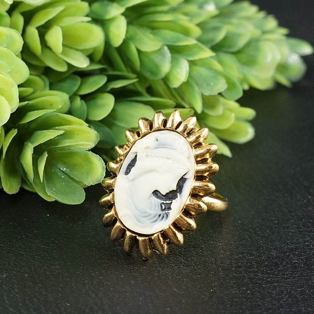 Ivory Lady Cameo Ring Cream White Girl Cameo Gold Adjustable Ring Woman Jewelry - 戒指 - 其他材质 白色