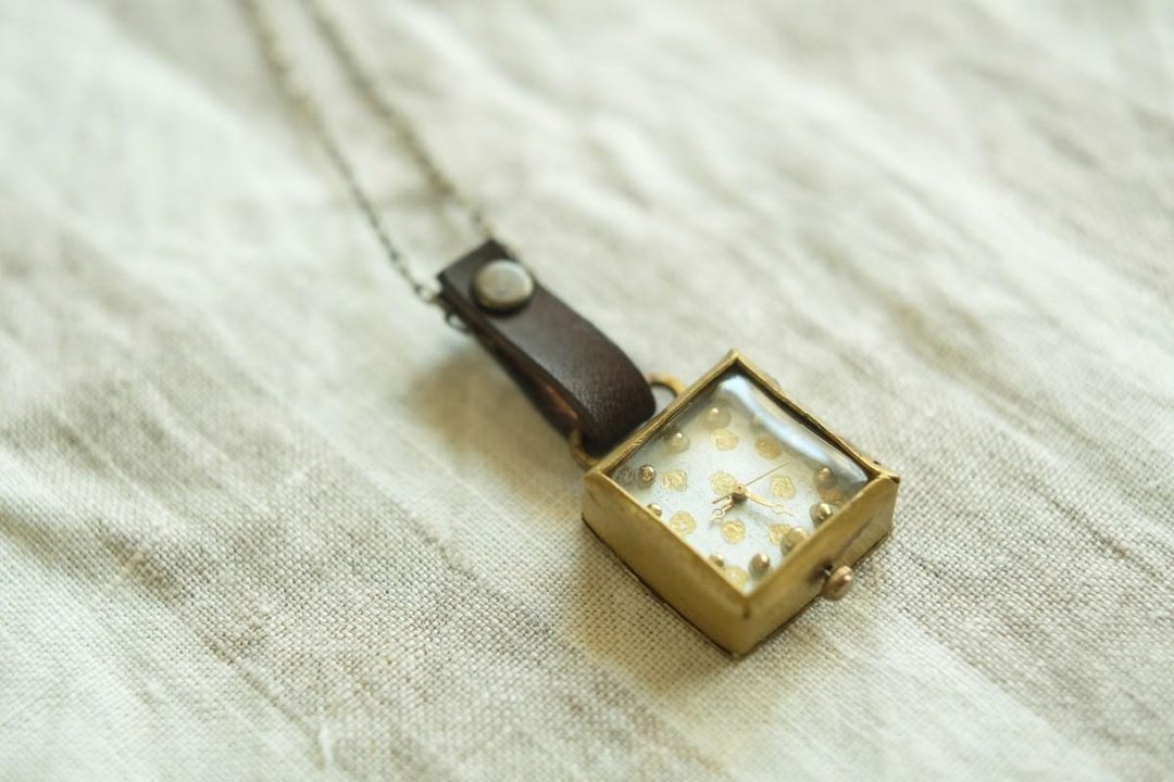 Watch from the neck dot white sn N006 - 女表 - 其他金属 金色