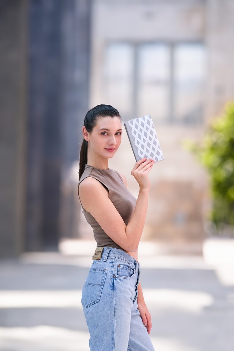 B for Back-to-Work 灰色皮带白色交叉纹拉链笔袋内附文具 - 铅笔盒/笔袋 - 环保材料 白色