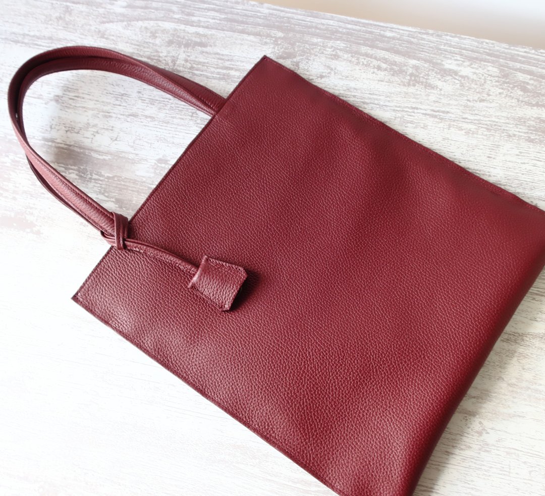 Slim A4 tote bag/M size/Bordeaux/Different colors available/Made to order - 手提包/手提袋 - 真皮 红色