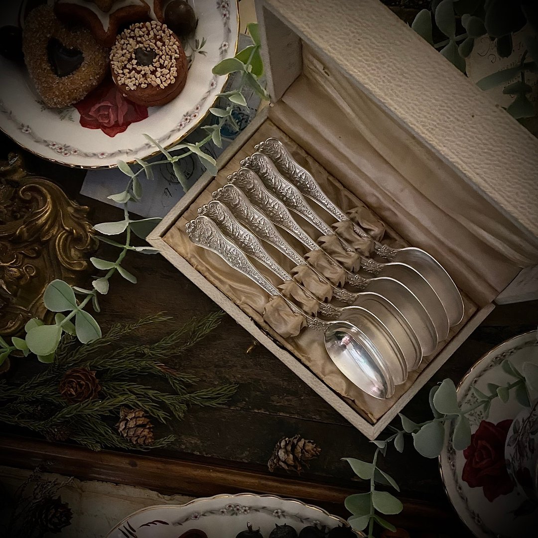 罕见1878年Tiffany & Co希腊神话图腾 订制款纯银汤匙原盒装6件组 - 餐刀/叉/匙组合 - 纯银 银色
