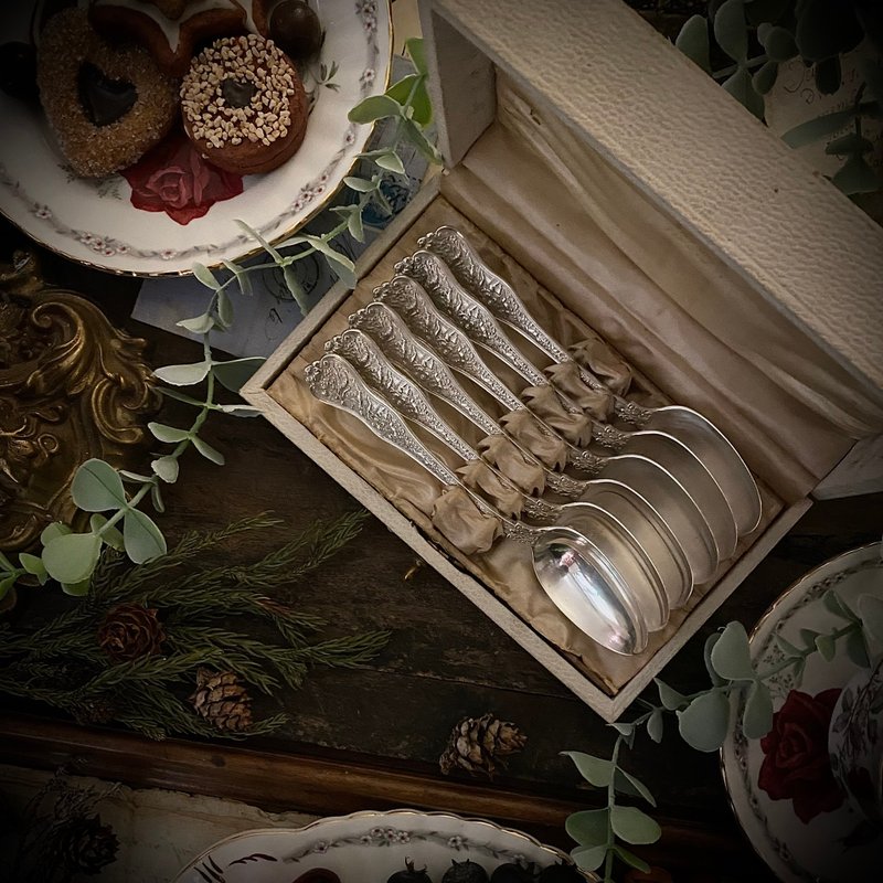 罕见1878年Tiffany & Co希腊神话图腾 订制款纯银汤匙原盒装6件组 - 餐刀/叉/匙组合 - 纯银 银色