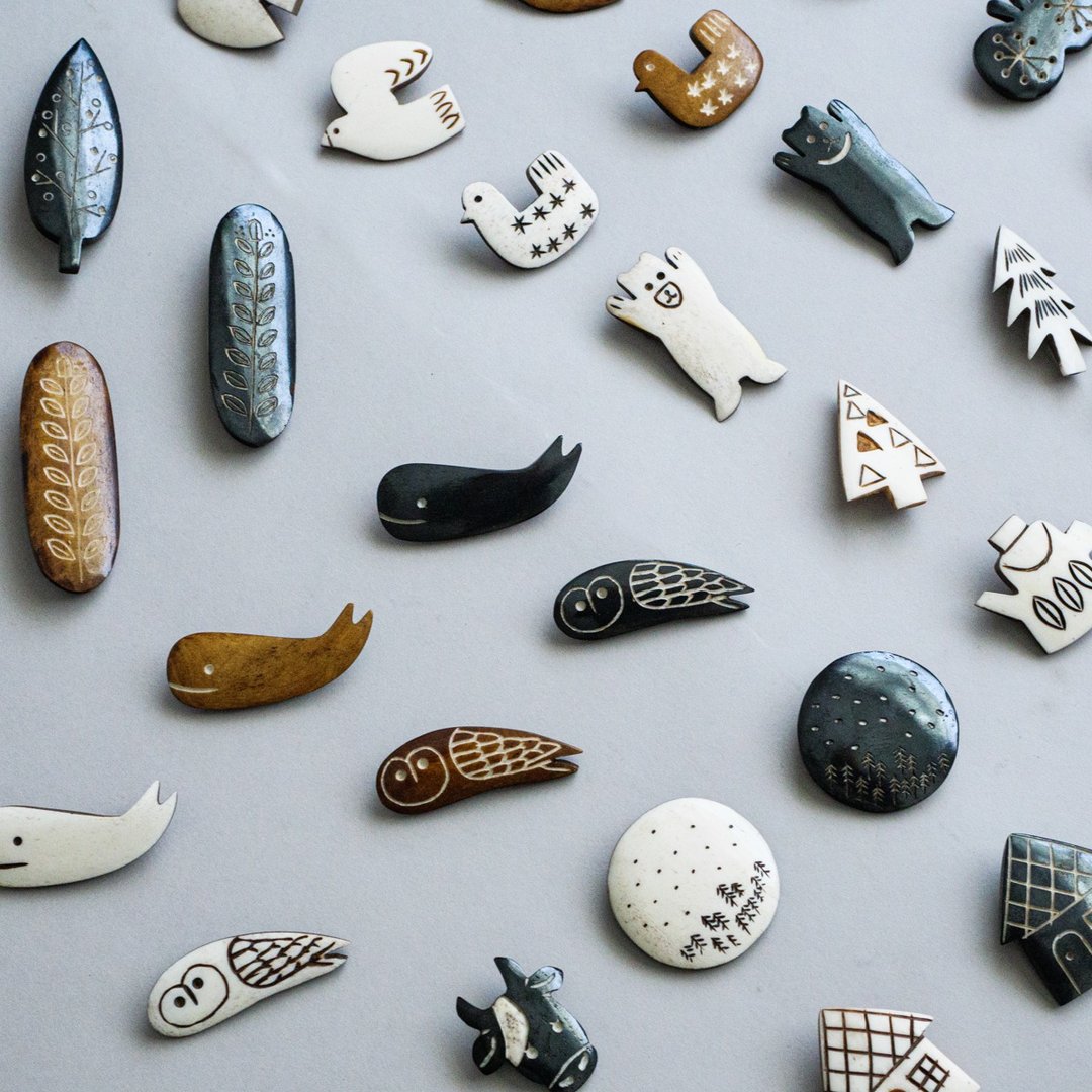 Buffalo bone brooch / forest circle (black) - 胸针 - 环保材料 