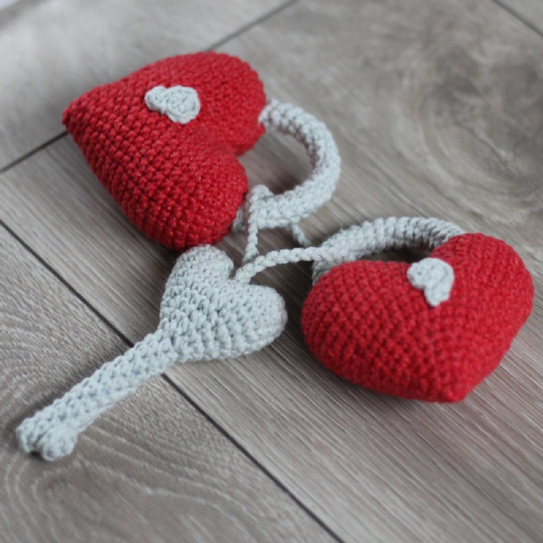 Valentine gift knitted heart, heart decorations, Valentines gift, crochet heart - 玩具/玩偶 - 其他材质 红色