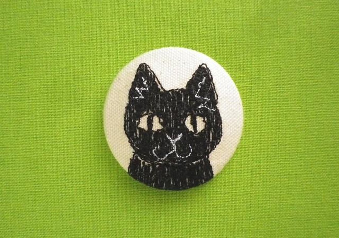 cat face embroidered brooch (black) - 胸针 - 棉 