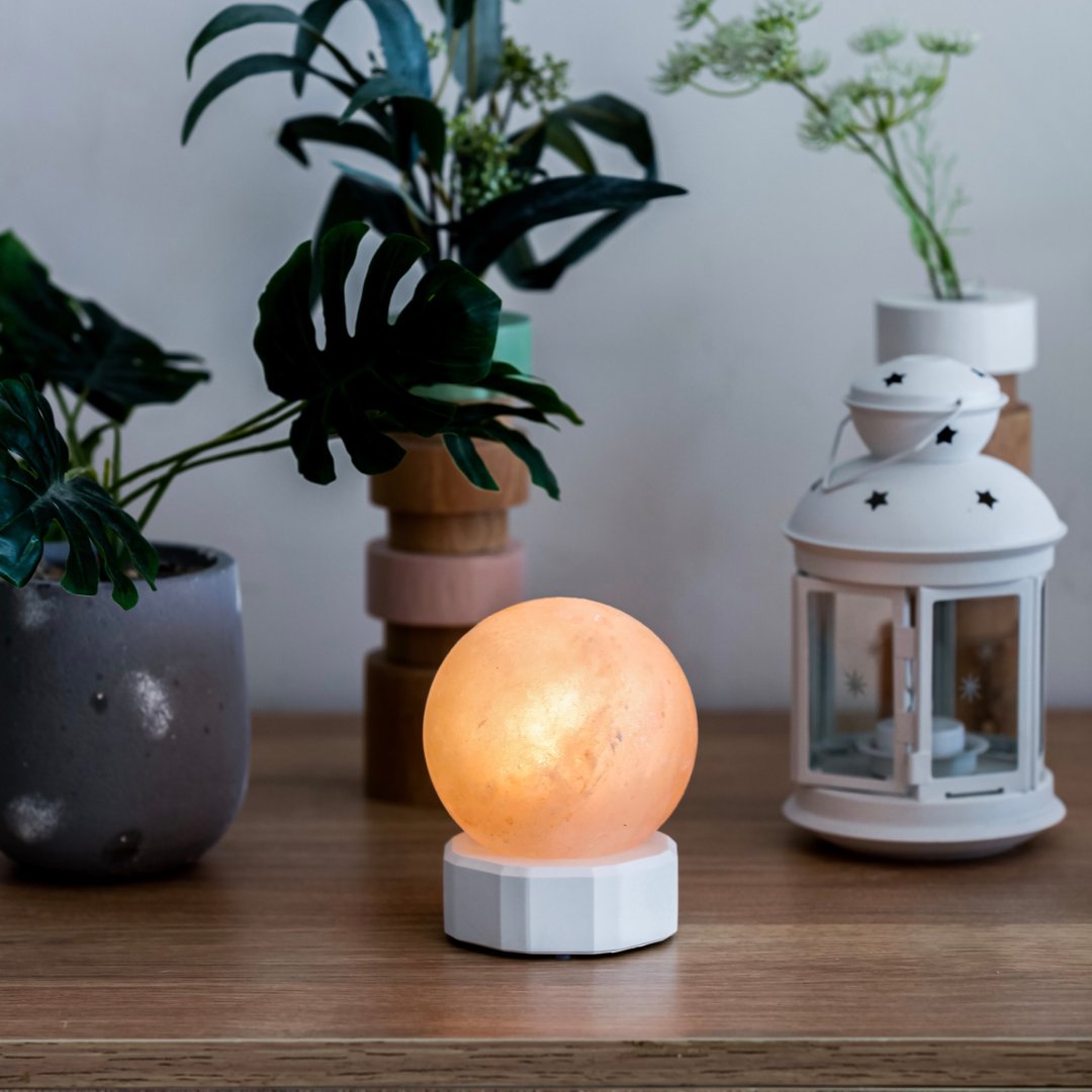 ONELIVINGS PILAR |擎| 喜马拉雅盐灯 - SPHERE (10cm) - 灯具/灯饰 - 水泥 白色