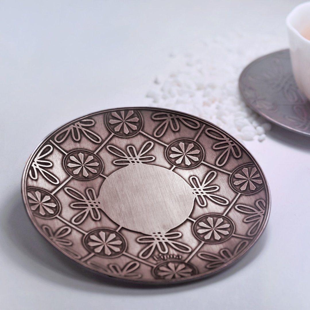 锻敲蚀刻小茶杯托-吉寿盘长(小吉纹)【定制化】【礼盒】【新年】 - 摆饰 - 其他材质 咖啡色