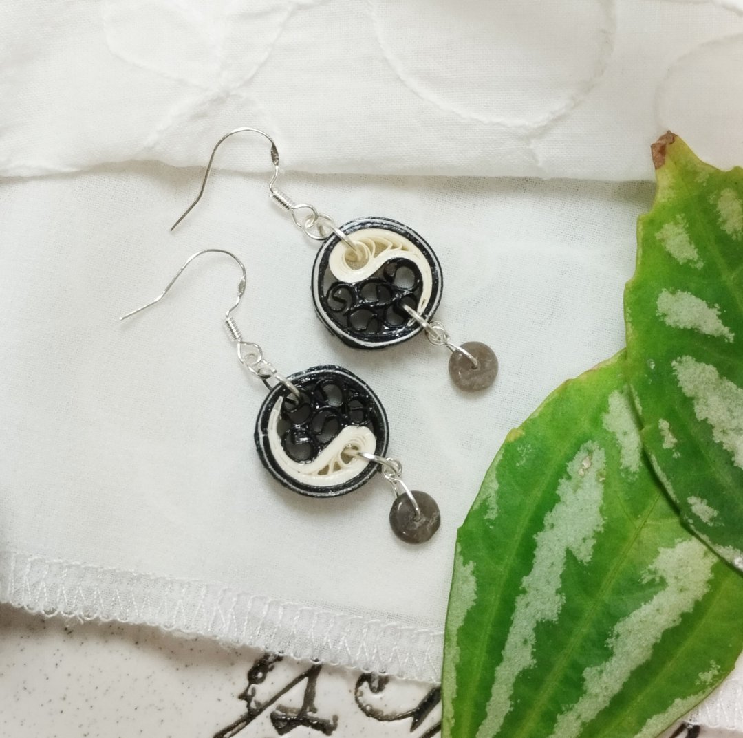 衍纸 卷纸 纸工艺 纸珠宝 手作饰品--艺想太极 / 黑白鱼 - 耳环/耳夹 - 纸 白色